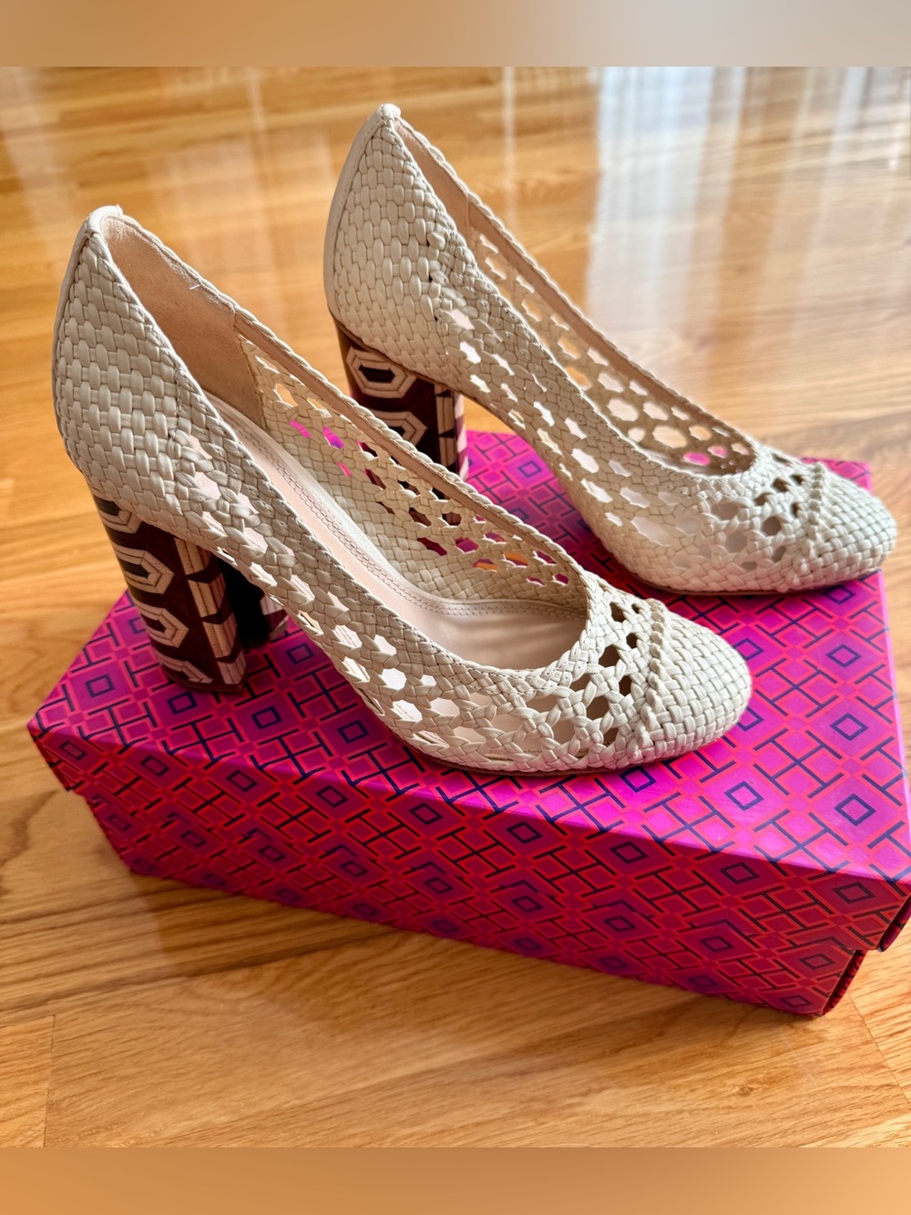 Tory Burch GROVE 100MM WOVEN PUMP 
Dulce De Leche -215  Size 8